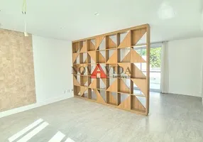 Foto 1 de Casa de Condomínio com 3 Quartos à venda, 350m² em Santo Amaro, São Paulo
