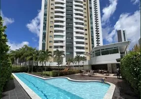 Foto 1 de Apartamento com 5 Quartos à venda, 208m² em Torre, Recife