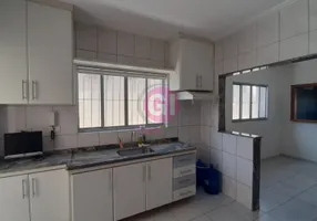 Foto 1 de Casa com 3 Quartos à venda, 390m² em Vila Bourghese, Pindamonhangaba