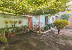 Foto 1 de Casa com 4 Quartos à venda, 226m² em Parque das Flores, Goiânia