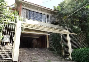 Foto 1 de Sobrado com 4 Quartos à venda, 231m² em Santo Antônio, Porto Alegre