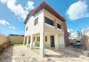 Foto 1 de Sobrado com 4 Quartos à venda, 225m² em Candelária, Natal