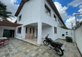 Foto 1 de Casa com 4 Quartos à venda, 200m² em Planalto, Belo Horizonte