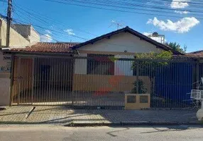Foto 1 de Casa com 3 Quartos para alugar, 100m² em Setor dos Funcionários, Goiânia