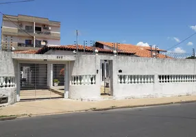 Foto 1 de Casa com 4 Quartos à venda, 127m² em Cabral, Teresina