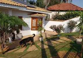 Foto 1 de Fazenda/Sítio com 3 Quartos à venda, 176m² em Centro, Aracoiaba da Serra