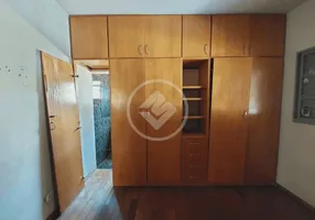 Foto 1 de Casa com 4 Quartos à venda, 170m² em Centro, Uberlândia