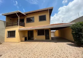 Foto 1 de Casa com 4 Quartos à venda, 230m² em Mauricio de Nassau, Caruaru
