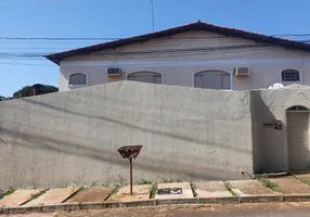 Foto 1 de Sobrado com 4 Quartos à venda, 321m² em Setor Sul, Goiânia