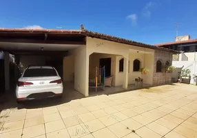 Foto 1 de Casa com 3 Quartos à venda, 400m² em Candelária, Natal