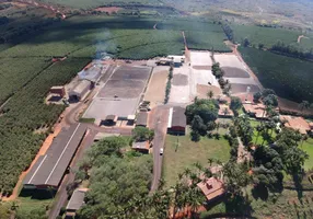 Foto 1 de Fazenda/Sítio com 4 Quartos à venda, 150m² em Zona Rural, Piumhi