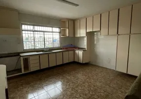 Foto 1 de Apartamento com 4 Quartos para alugar, 200m² em Vila Bancaria, São Paulo