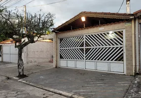 Foto 1 de Casa com 2 Quartos à venda, 125m² em Balneário Maracanã, Praia Grande