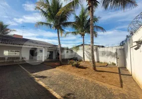 Foto 1 de Casa com 3 Quartos para alugar, 200m² em Tubalina, Uberlândia