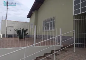 Foto 1 de Casa com 3 Quartos para alugar, 240m² em São Benedito, Pindamonhangaba