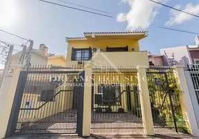 Foto 1 de Casa com 4 Quartos à venda, 248m² em Jardim Itú Sabará, Porto Alegre