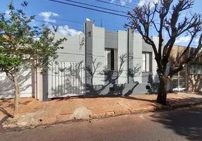 Foto 1 de Casa com 3 Quartos para venda ou aluguel, 211m² em Centro, Araraquara