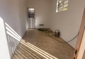 Foto 1 de Casa com 2 Quartos para alugar, 80m² em Vila Bertioga, São Paulo