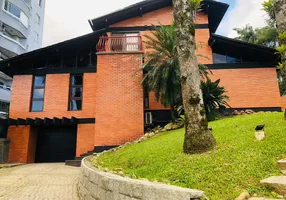 Foto 1 de Casa com 3 Quartos para alugar, 650m² em Floresta, Joinville