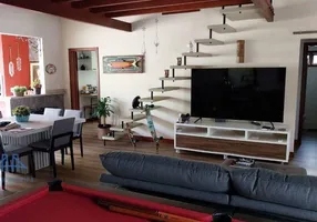 Foto 1 de Casa com 2 Quartos à venda, 145m² em Lagoa da Conceição, Florianópolis