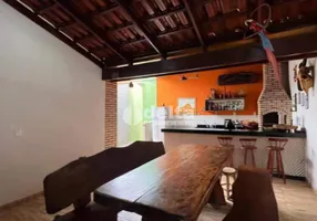 Foto 1 de Casa com 3 Quartos à venda, 183m² em Santa Rosa, Uberlândia