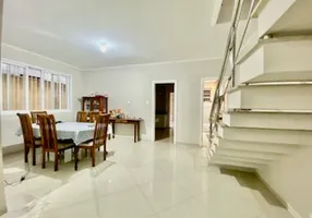 Foto 1 de Casa com 3 Quartos à venda, 226m² em Embaré, Santos