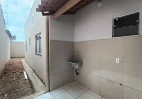 Foto 1 de Casa com 2 Quartos à venda, 60m² em Jardim Canaã, Uberlândia