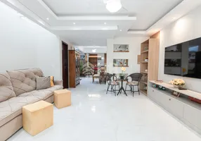 Foto 1 de Sobrado com 3 Quartos à venda, 154m² em Centro, Matinhos