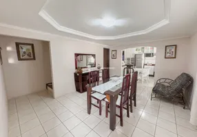 Foto 1 de Casa com 4 Quartos à venda, 344m² em Campo Comprido, Curitiba