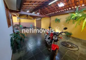 Foto 1 de Casa com 2 Quartos à venda, 200m² em Carajás, Contagem
