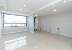 Foto 1 de Apartamento com 1 Quarto para alugar, 45m² em Passo da Areia, Porto Alegre