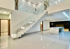 Foto 1 de Casa de Condomínio com 5 Quartos à venda, 302m² em Loteamento Portal do Sol I, Goiânia