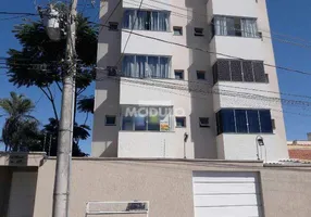 Foto 1 de Apartamento com 2 Quartos para alugar, 75m² em Santa Mônica, Uberlândia