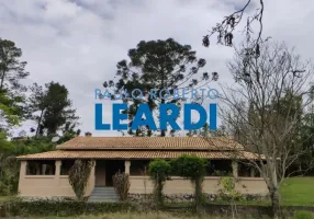 Foto 1 de Fazenda/Sítio com 3 Quartos à venda, 300m² em Parque Varanguera, São Roque