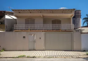 Foto 1 de Sobrado com 4 Quartos para alugar, 358m² em Setor Bueno, Goiânia