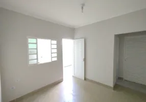 Foto 1 de Casa com 2 Quartos para alugar, 48m² em Jardim Brasília, Uberlândia