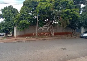 Foto 1 de Lote/Terreno à venda, 375m² em Conjunto Habitacional Requiao, Maringá