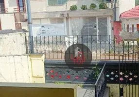 Foto 1 de Sobrado com 3 Quartos à venda, 228m² em Vila Scarpelli, Santo André