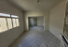 Foto 1 de Casa com 3 Quartos para alugar, 150m² em Marta Helena, Uberlândia