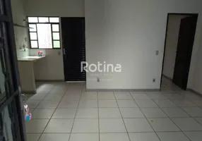 Foto 1 de Casa de Condomínio com 2 Quartos à venda, 325m² em Santa Mônica, Uberlândia