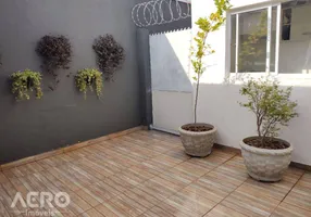 Foto 1 de Casa com 2 Quartos à venda, 112m² em Vila Carolina, Bauru