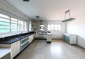 Foto 1 de Sobrado com 4 Quartos à venda, 350m² em Vila Bastos, Santo André