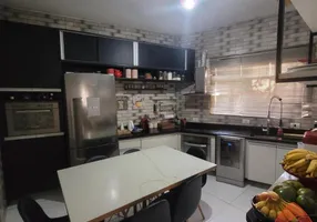 Foto 1 de Sobrado com 3 Quartos à venda, 180m² em Eldorado, Diadema