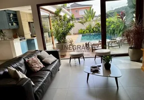 Foto 1 de Casa de Condomínio com 5 Quartos à venda, 270m² em Balneário Praia do Pernambuco, Guarujá