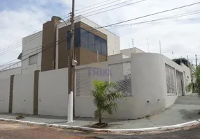 Foto 1 de Casa com 3 Quartos à venda, 240m² em Jardim Cuiabá, Cuiabá