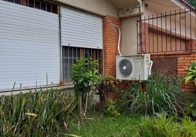 Foto 1 de Casa com 3 Quartos para alugar, 191m² em Jardim Lindóia, Porto Alegre