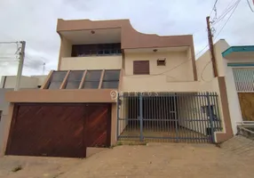 Foto 1 de Sobrado com 9 Quartos para venda ou aluguel, 600m² em Centro, Jacareí