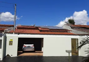 Foto 1 de Casa com 3 Quartos à venda, 140m² em Mansorur, Uberlândia