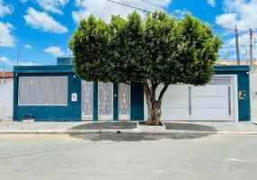 Foto 1 de Casa com 3 Quartos para alugar, 180m² em CPA I, Cuiabá