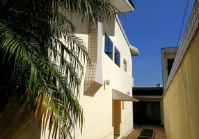 Foto 1 de Casa de Condomínio com 3 Quartos à venda, 220m² em Parque dos Passaros, São Bernardo do Campo